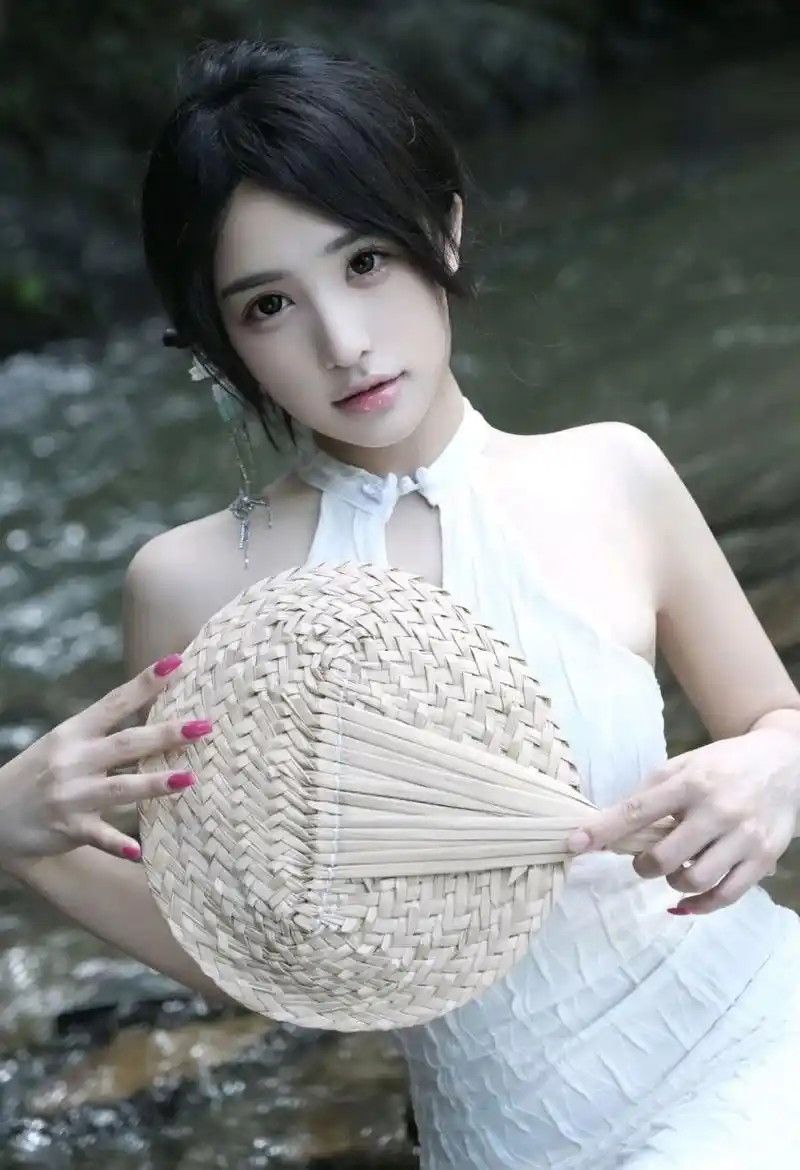 在线找个短剧看 热门短剧 我在古代当网红